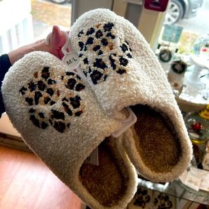 Leopard paw print slippers. Size 8/9. New with tags.
